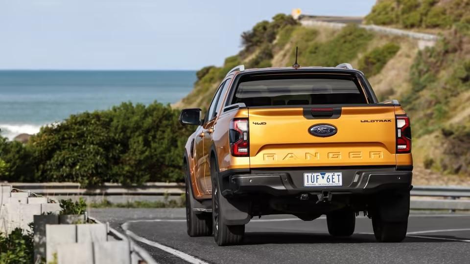 Hình ảnh đuôi xe Ford Ranger 2025 và cụm đèn hậu LED